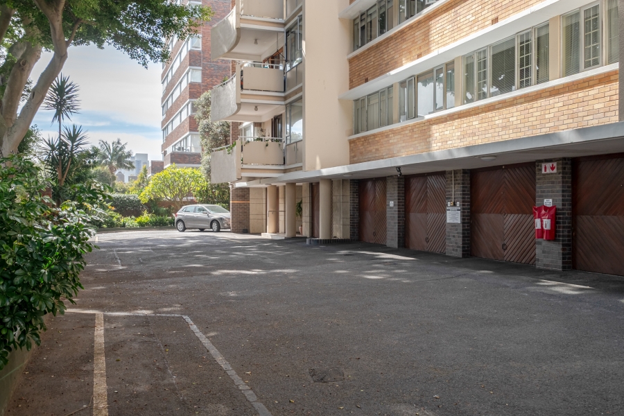 3 Bedroom Property for Sale in Sea Point Western Cape